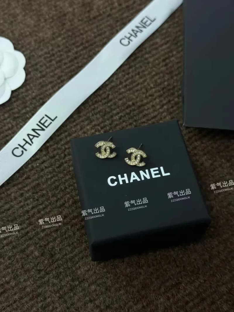 샤넬 CC 로고 스터드 귀걸이 (미디움) 5