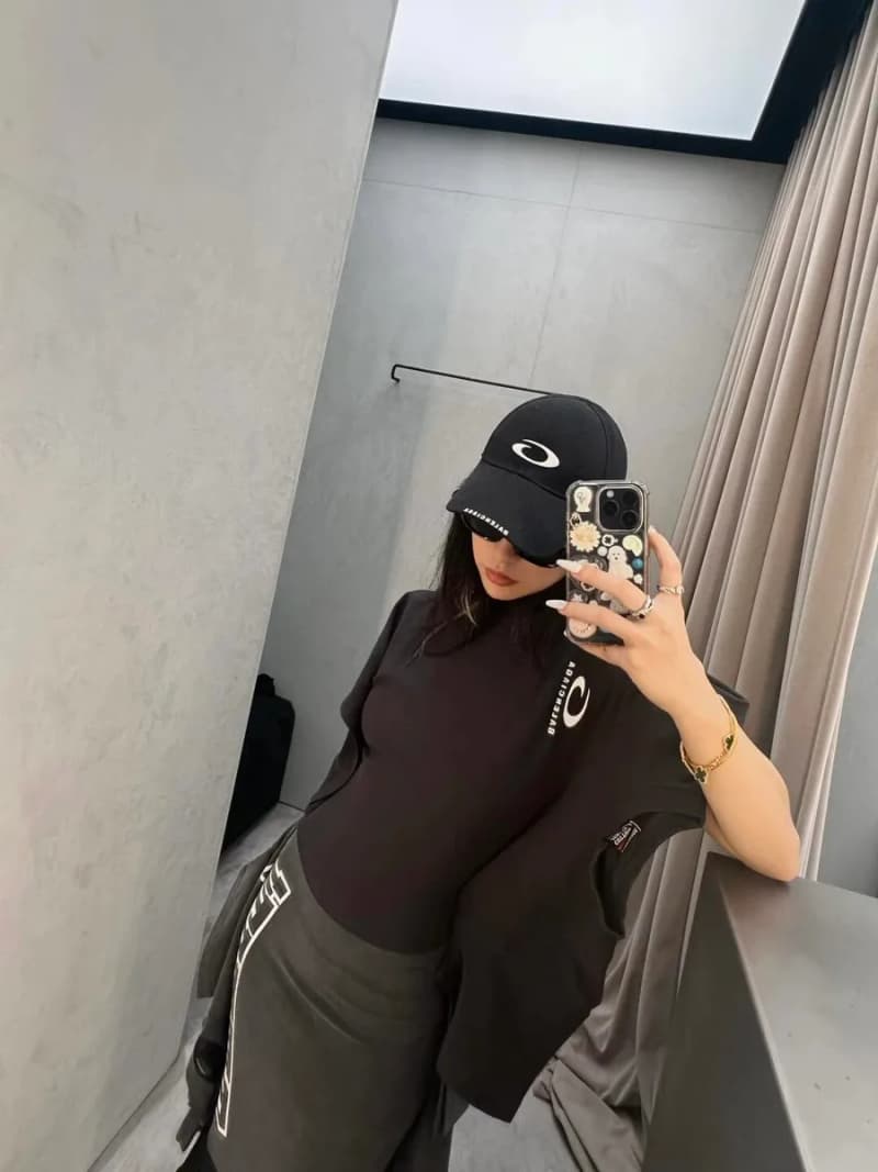 발렌시아가 리사이클 루프 자수 볼캡 9