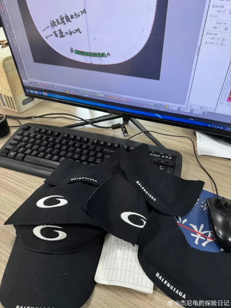 발렌시아가 리사이클 루프 자수 볼캡 18