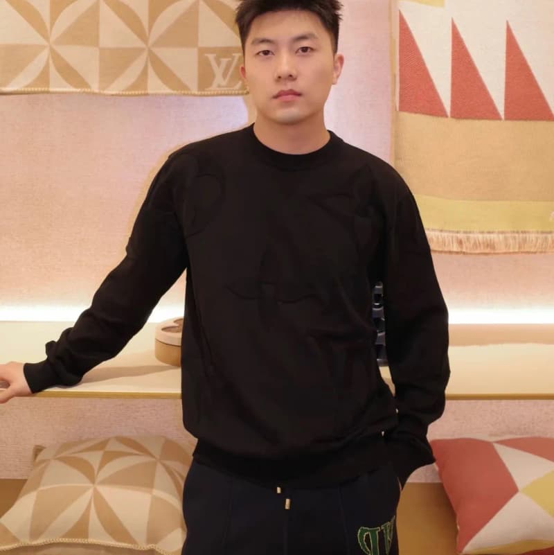 루이비통 입체 압인 로고 니트 스웨터 (오버핏) 3