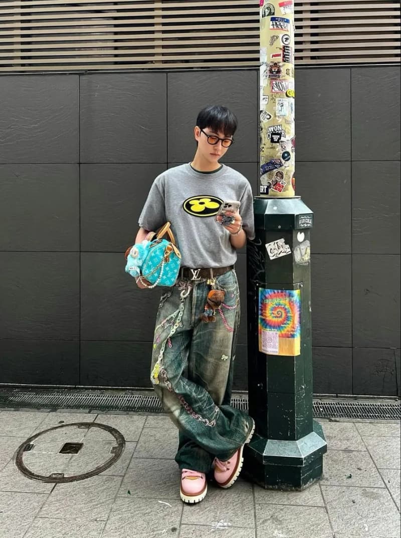 루이비통 플라워 로고 자수 헤비 루즈핏 라운드넥 티셔츠 9