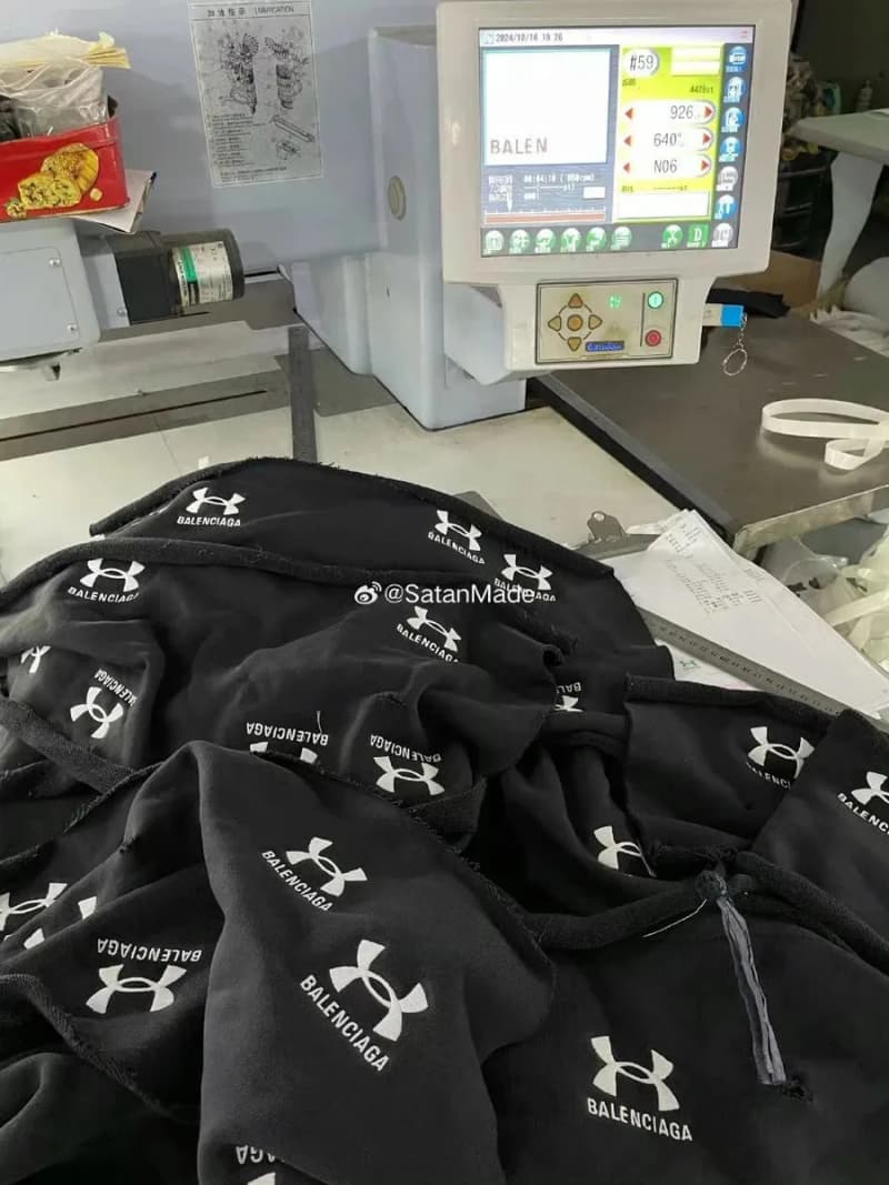 발렌시아가 620g 언더아머 조인트 워시드 집업 후드 19
