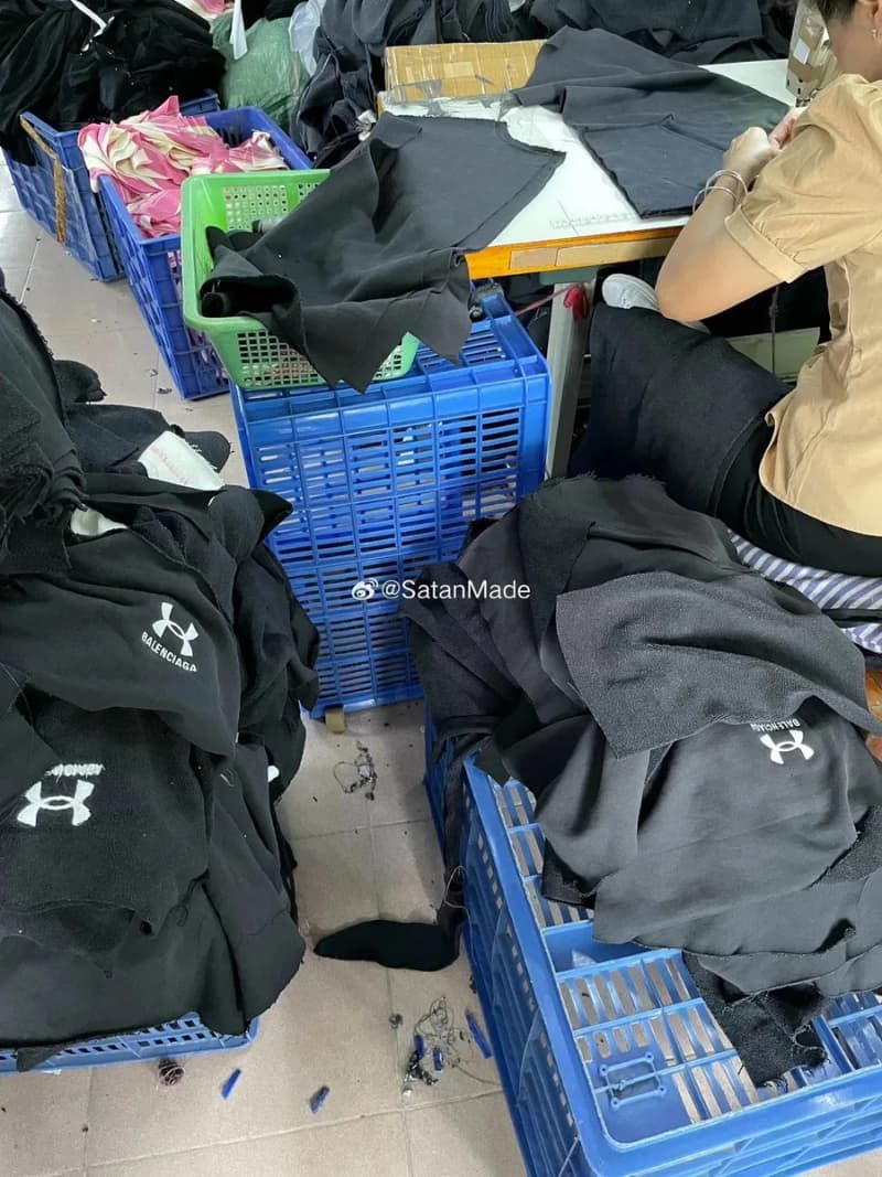 발렌시아가 620g 언더아머 조인트 워시드 집업 후드 22