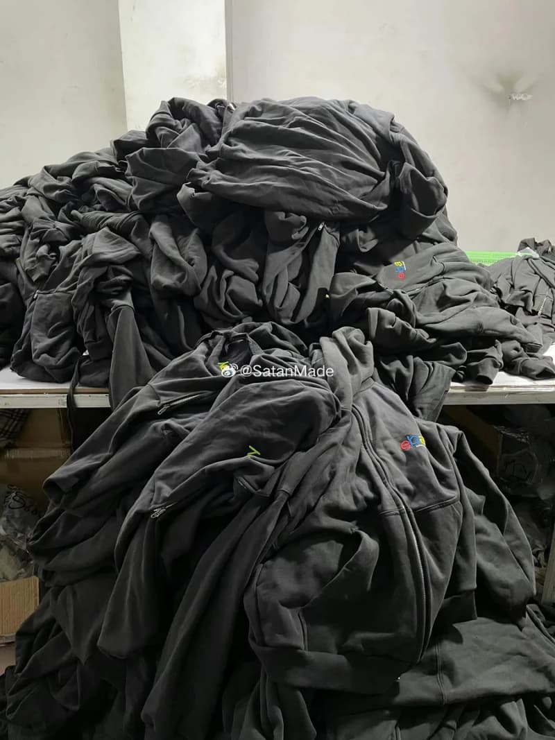 발렌시아가 24FW 런웨이 이베이 콜라보 집업 후드 19