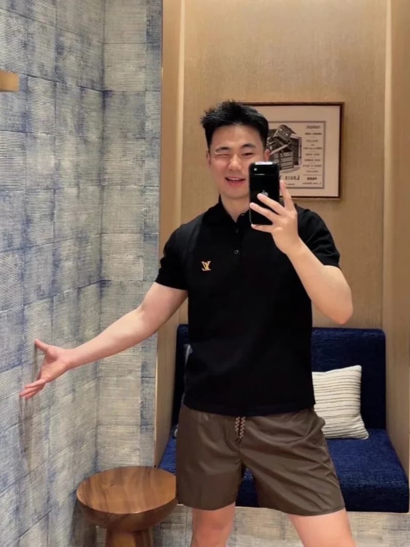 루이비통 핸드 자수 로고 루즈핏 카라 반팔 폴로 티셔츠 11