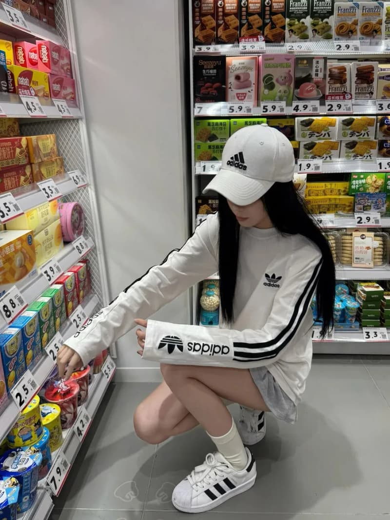 아디다스 삼선 클로버 자수 긴팔 티셔츠 3