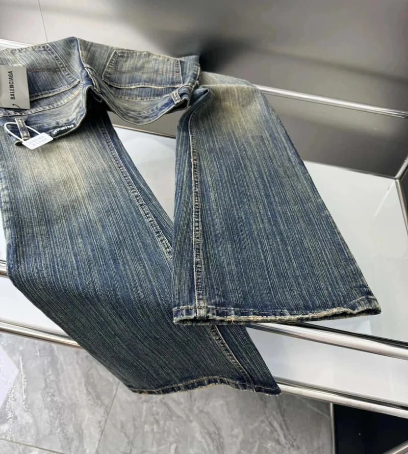 발렌시아가 워시드 부츠컷 데님 팬츠 3