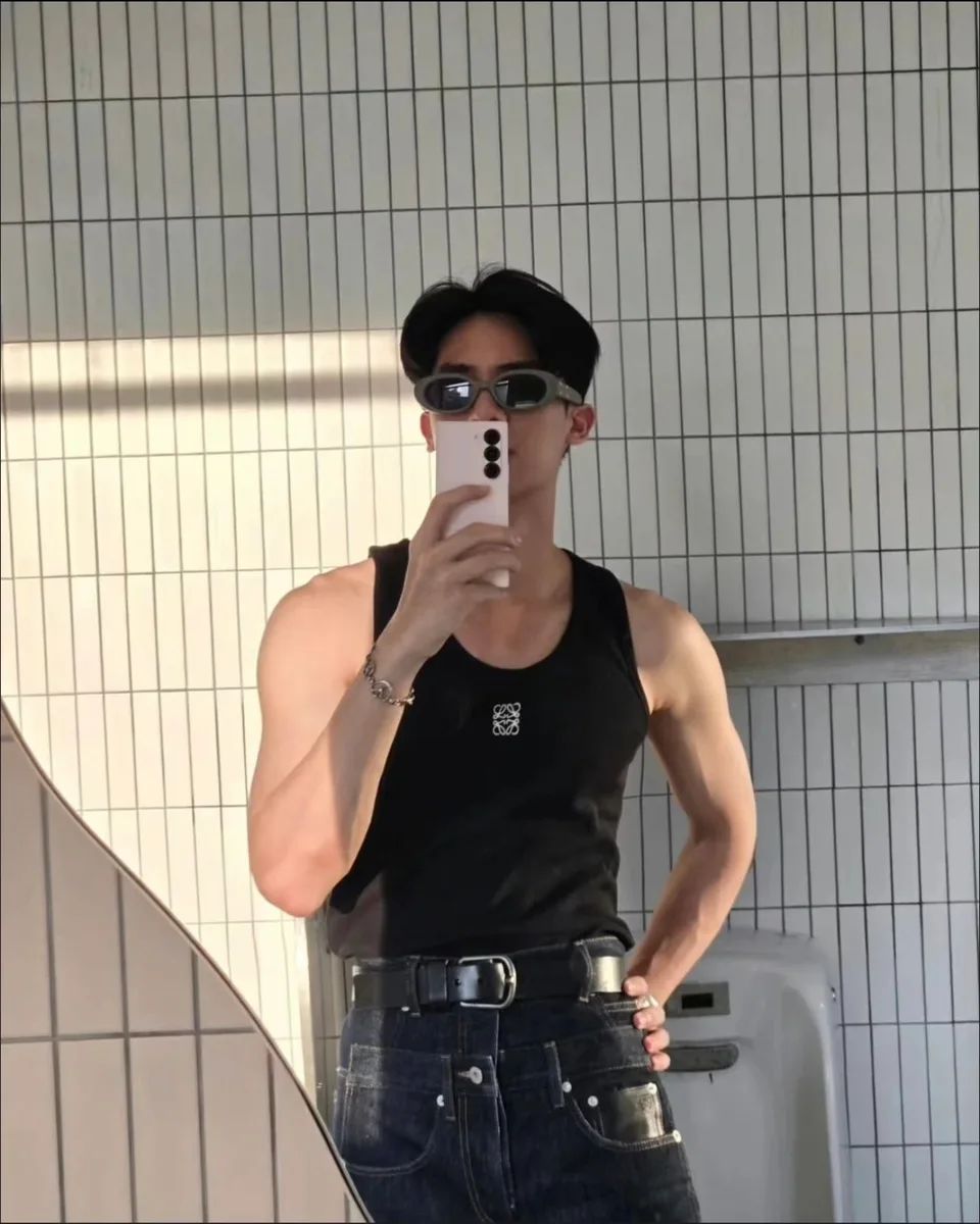 로에베 블랙&화이트 하이일라스틱 립 자수 유니섹스 탱크탑 24