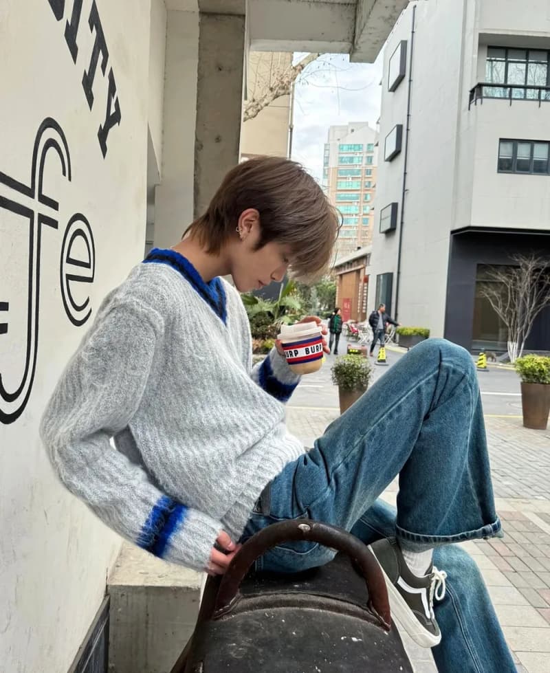 아난 브이넥 웨이브 마헤어 니트 스웨터 8
