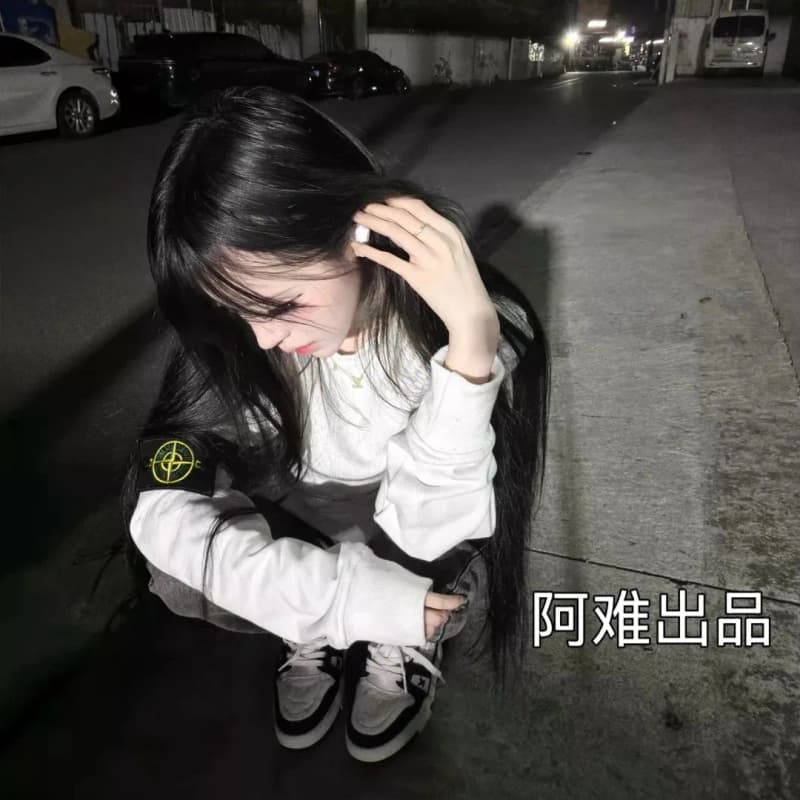 스톤아일랜드 베이직 라운드넥 맨투맨 (뱃지 로고) 상세 1