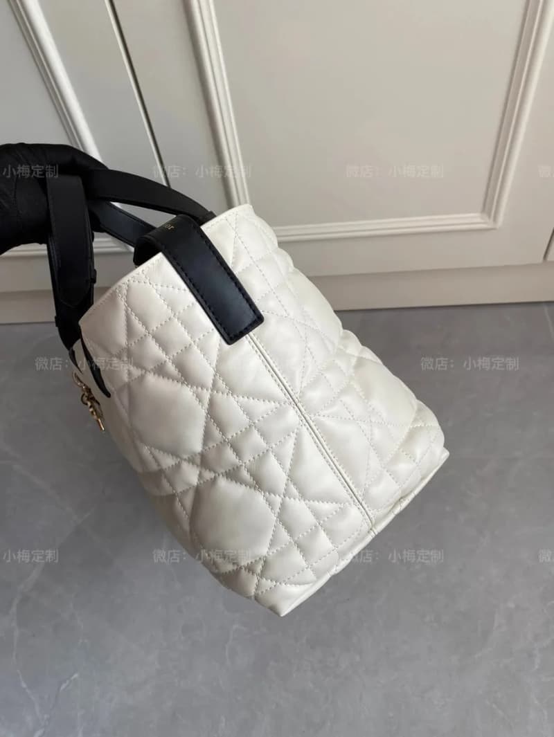 디올 투쥬르 미디움 (밀크 화이트 x 블랙, 판다 카나쥬) 5