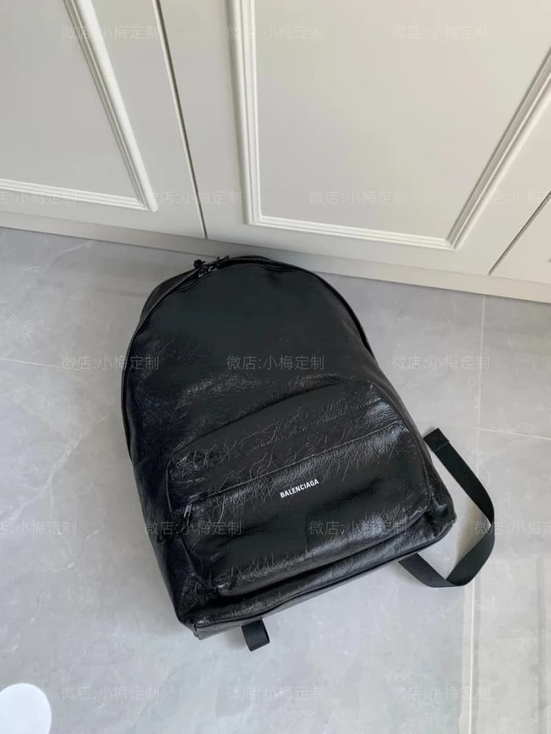 발렌시아가 에브리데이 백팩 (크랙 램스킨) 4