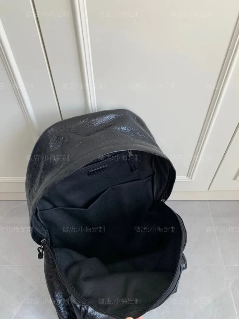 발렌시아가 에브리데이 백팩 (크랙 램스킨) 8