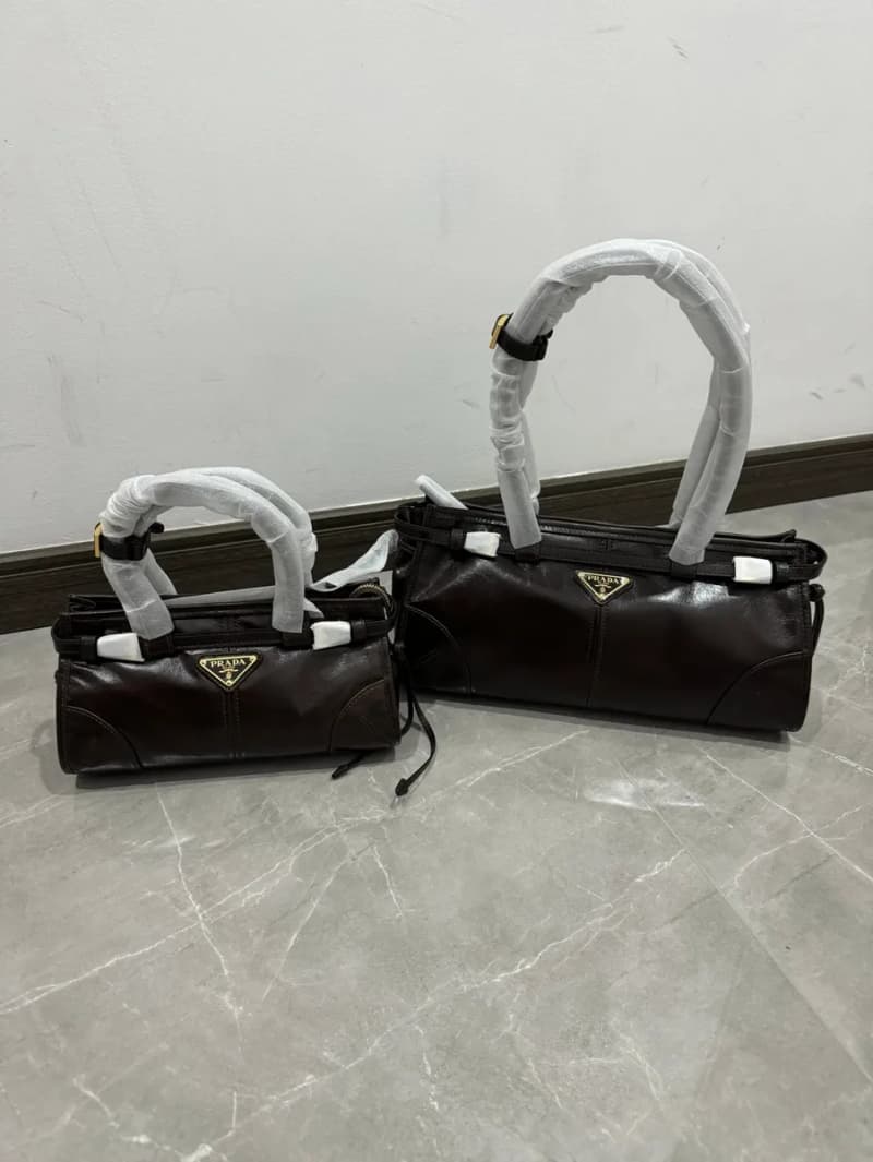 프라다 보니 미니 오일 왁스 레더 롱핸들 토트백 4