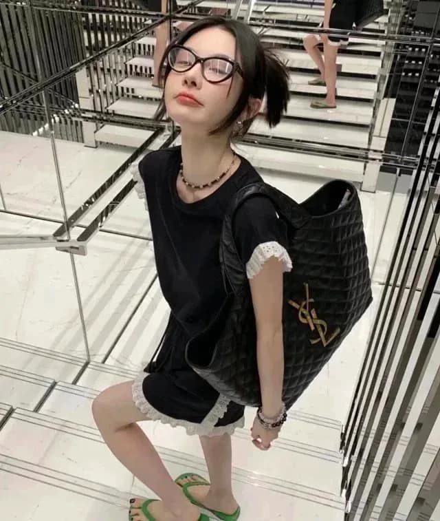 생로랑 이카레 오버사이즈 쇼퍼백 (다이아몬드 퀼팅 램스킨) 8