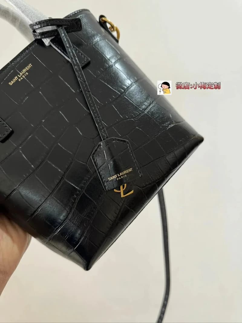 생로랑 미니 토토 버킷백 (크로커다일 패턴 카프스킨) 상세 2