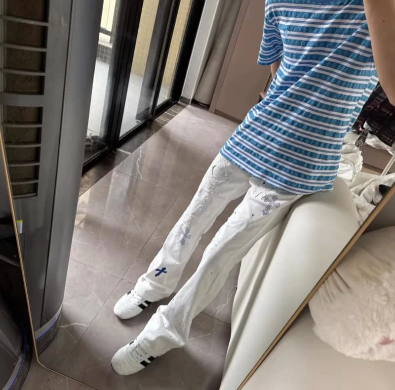아미리 크롬하츠 콜라보 데님 (부츠컷, 크로스 페인팅) 상세 1
