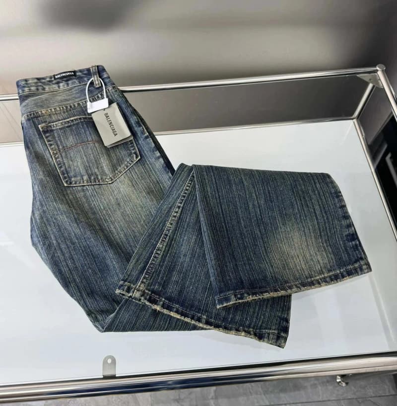 발렌시아가 유니핏 워시드 데님 팬츠 (부츠컷) 6