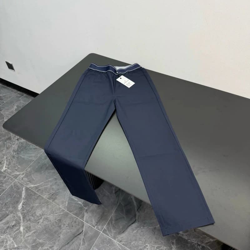 몽클레르 드로스트링 퀵드라이 팬츠 (자수 뱃지 로고) 4