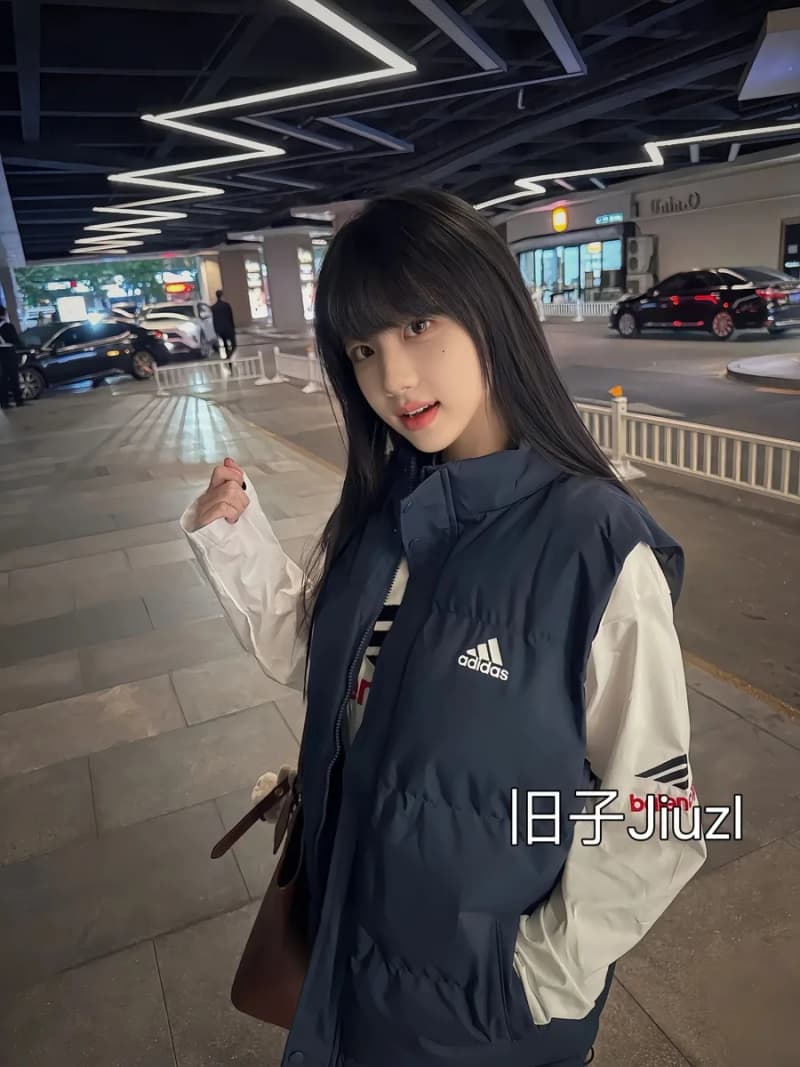 아디다스 스몰로고 다운 베스트 상세 1