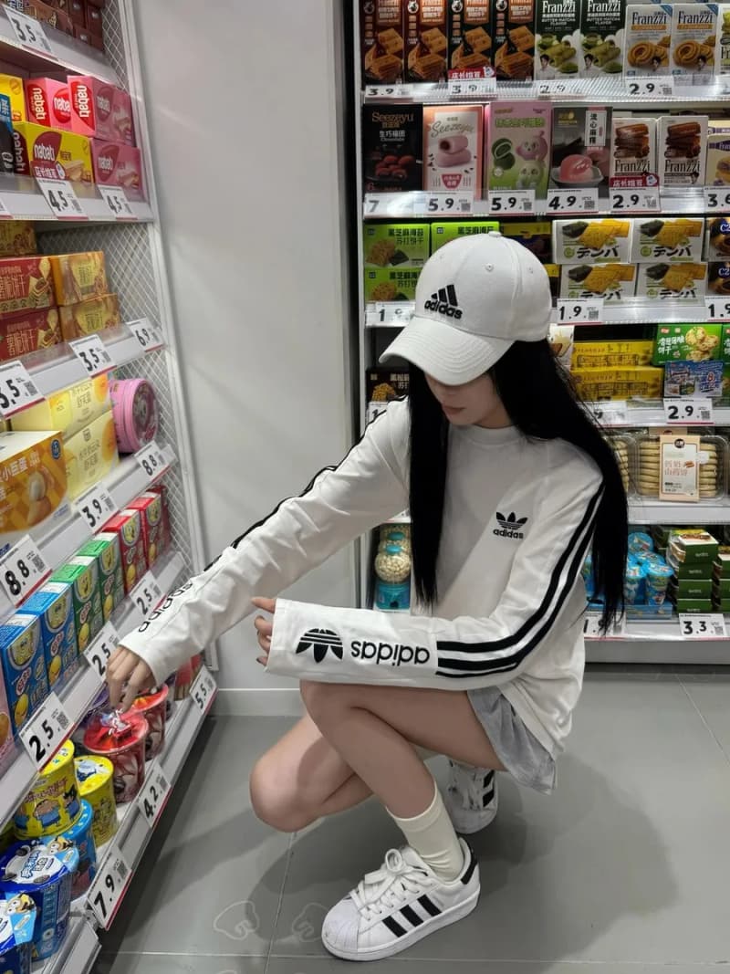 아디다스 오리지널스 삼선 자수 긴팔 티셔츠 5