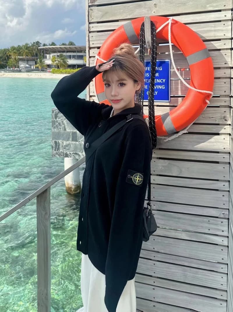 스톤아일랜드 클래식 로고 하이넥 니트 가디건 상세 1