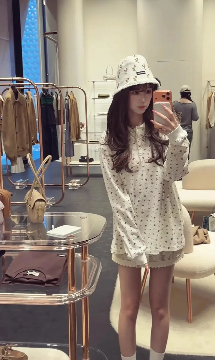 미우미우 코튼 레터 로고 플라워 와플 폴로 셔츠 3