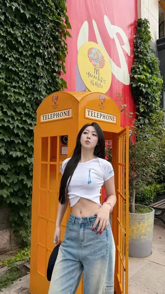 화이트 블루 다이스 자수 반팔 티셔츠 4