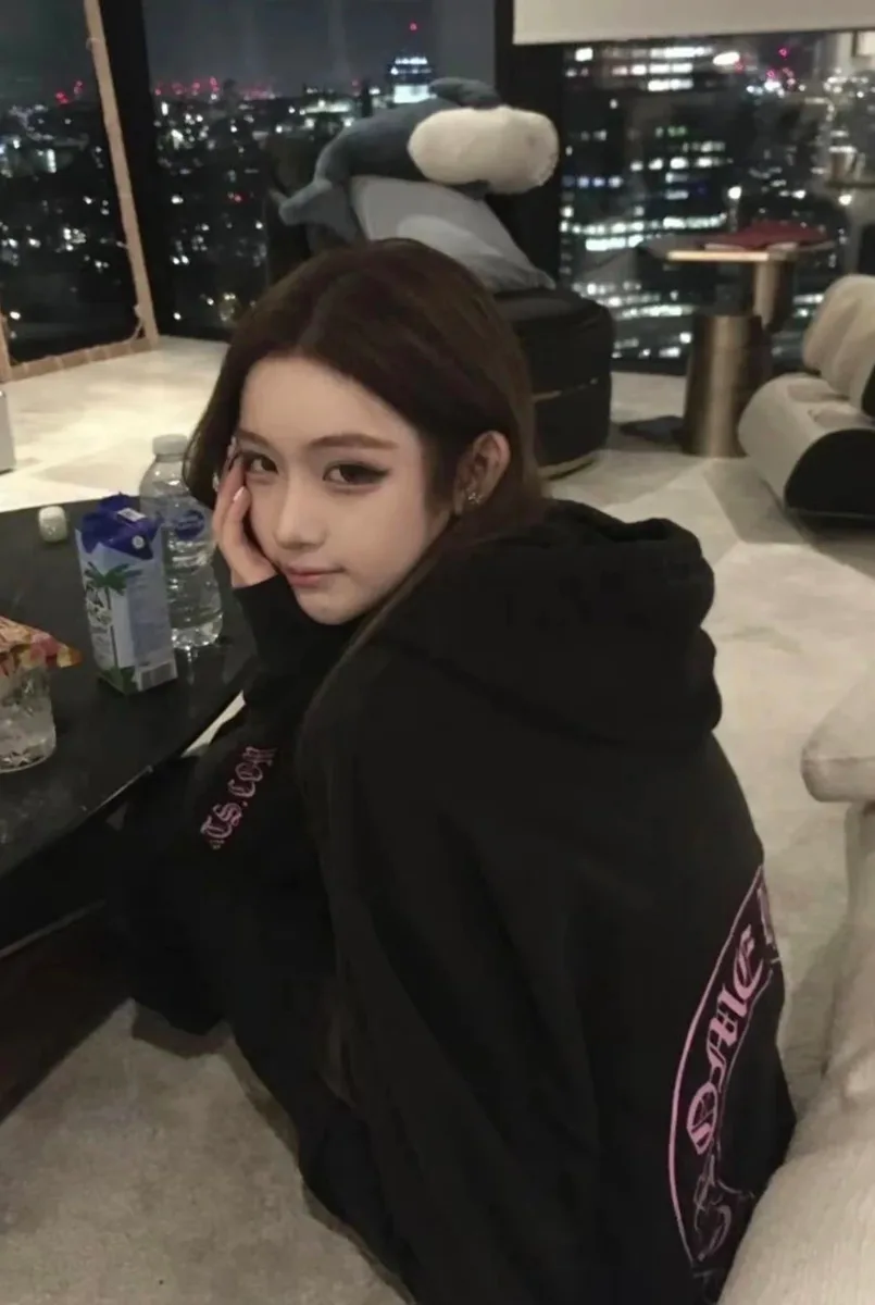 크롬하츠 커스텀 블랙 레드 호스슈 산스크리트 후디 3