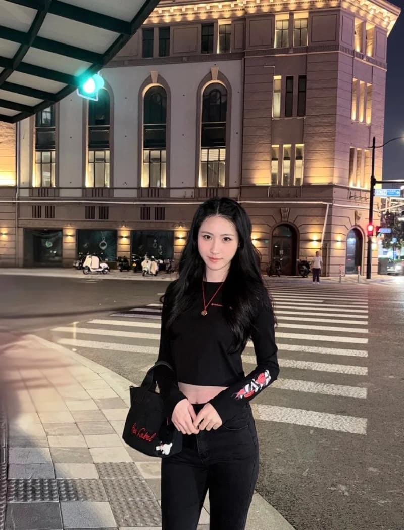 칼 인디펜던트 그래피티 크롭 긴팔티 12
