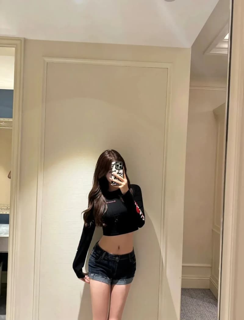 칼 인디펜던트 그래피티 크롭 긴팔티 16