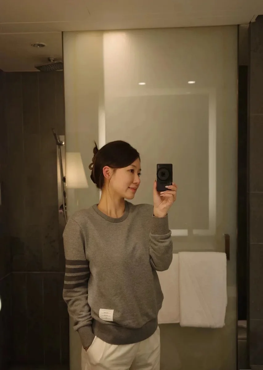 톰브라운 브리티시 클래식 4bar 크루넥 맨투맨 (백롱 헤더그레이 얀) 8
