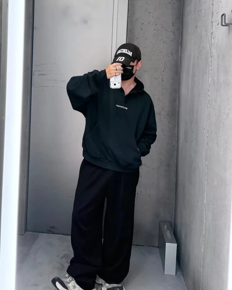 발렌시아가 오픈 카라 후드티 (블랙) 6