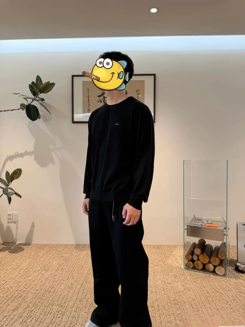 프라다 블랙 스몰 자수 스웨터 상세 2