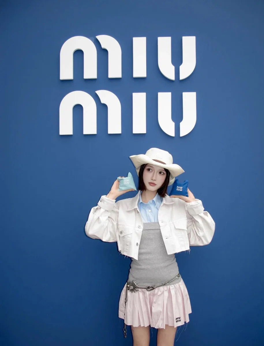 미우미우 레터링 아플리케 화이트 데님 자켓/mm스튜디오 3