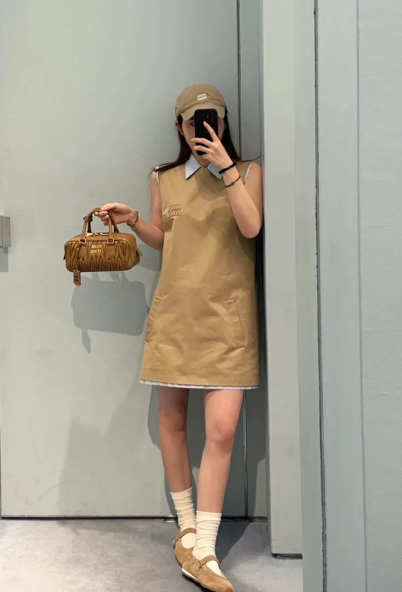미우미우 스트라이프 셔츠카라 배색 카키 민소매 원피스/mm스튜디오 5