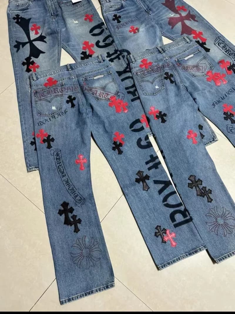 크롬하츠 레드 & 블랙 레더 크로스 패치 페인팅 데님 팬츠 3