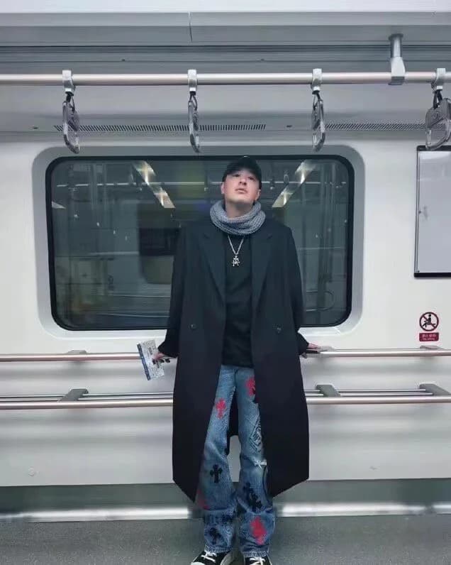 크롬하츠 레드 & 블랙 레더 크로스 패치 페인팅 데님 팬츠 5