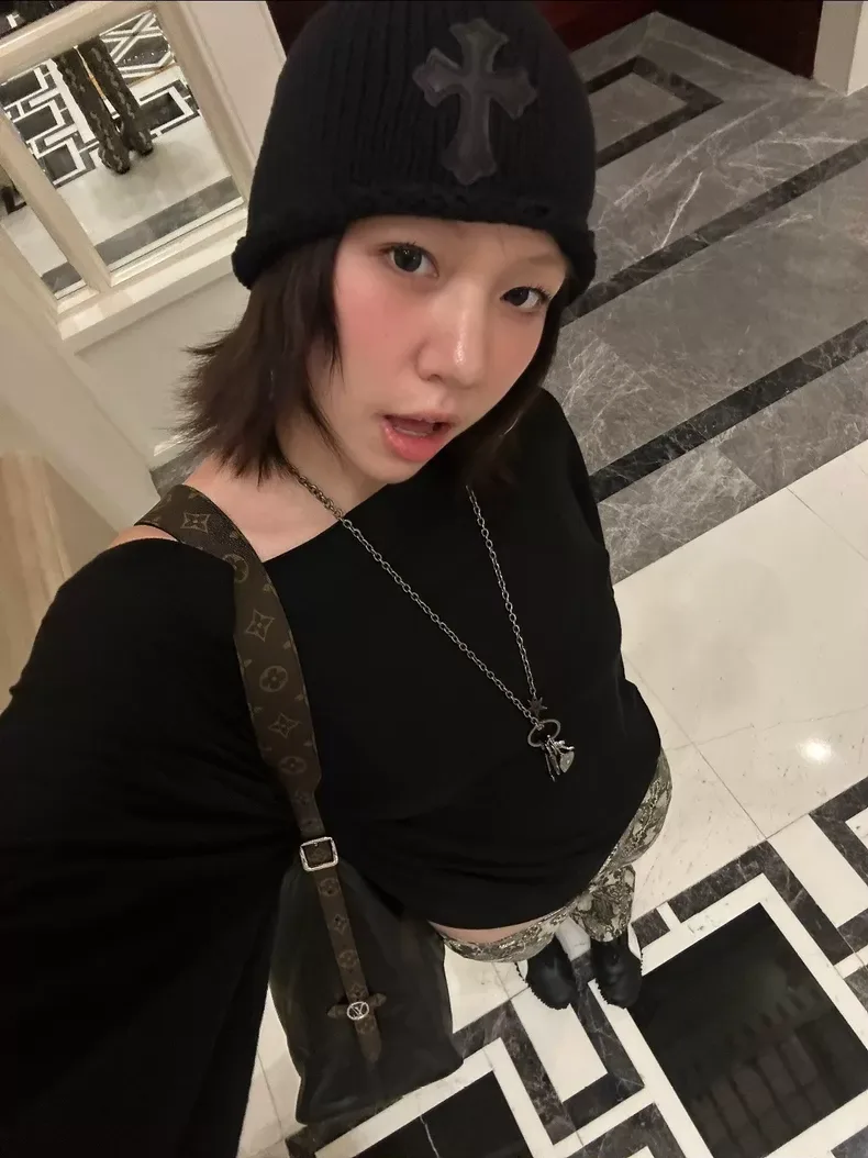 크롬하츠 크로스 패치 캐시미어 비니 (블랙) 8