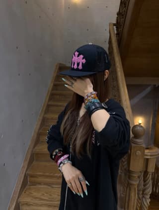 크롬하츠 핑크 레더 패치 트러커 캡