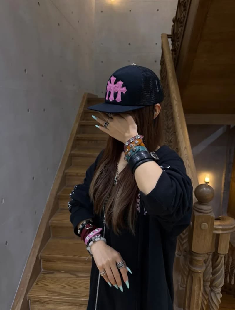 크롬하츠 핑크 레더 패치 트러커 캡 상세 1