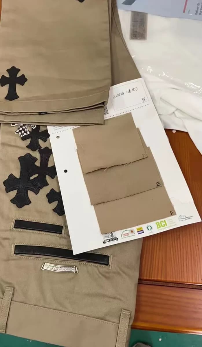 크롬하츠 크로스 패치 카키 치노 팬츠 (체커보드 · 카모) 4