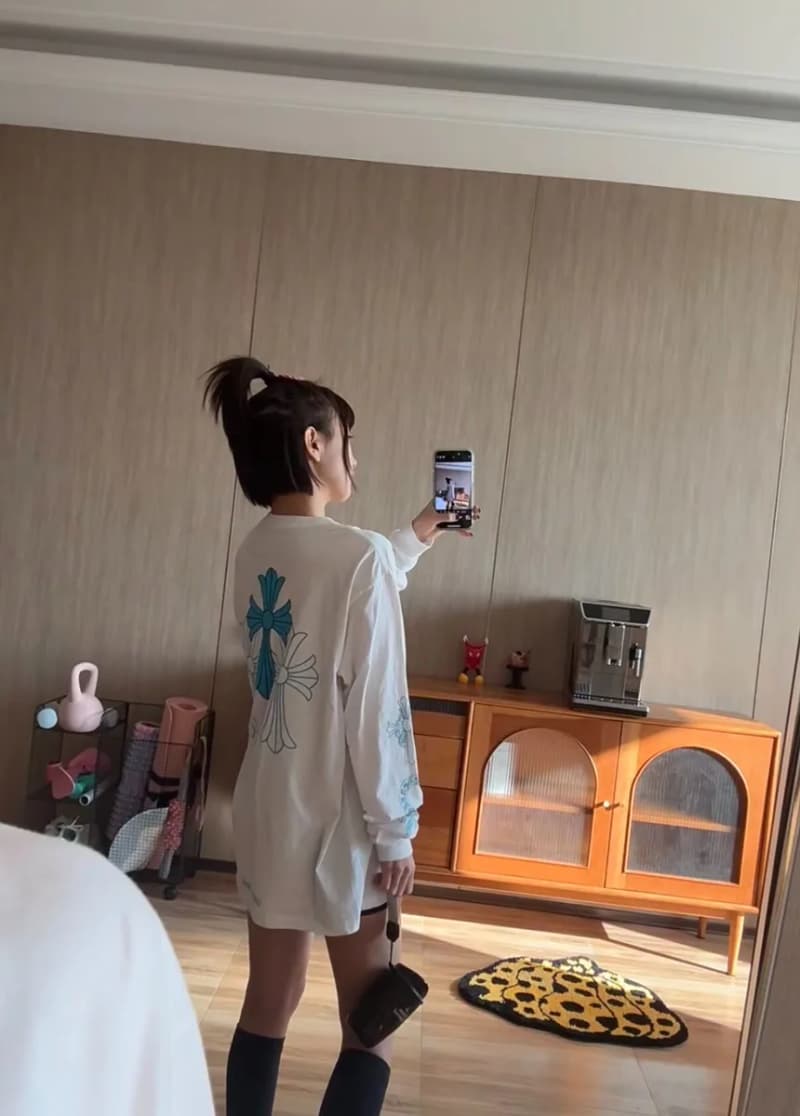 크롬하츠 블루 크로스 백프린트 롱슬리브 티셔츠 8