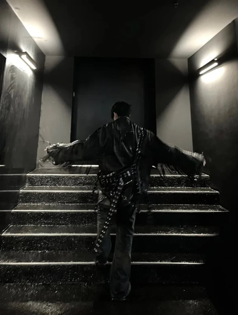 발렌시아가 22SS 레드카펫 프린지 레더 자켓 9
