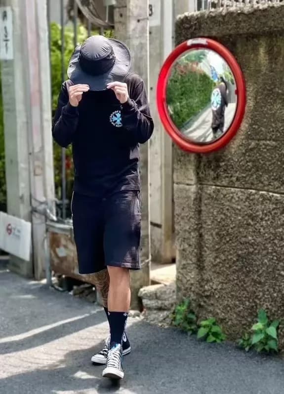 크롬하츠 세인트바트 한정 블루 크로스 롱슬리브 티셔츠 (블랙) 7