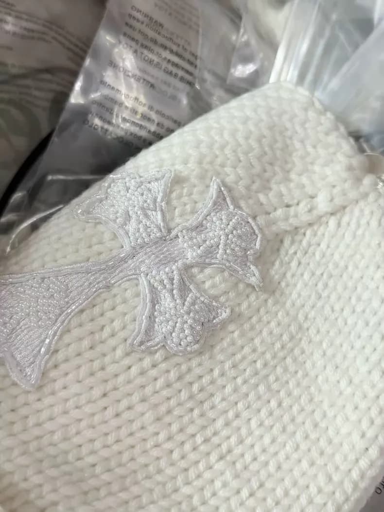 크롬하츠 십자가 비즈 자수 캐시미어 비니 3