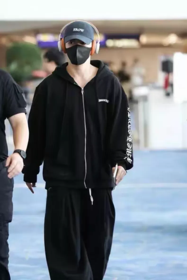 크롬하츠 런던 리미티드 스크롤 소드 집업 후디 8