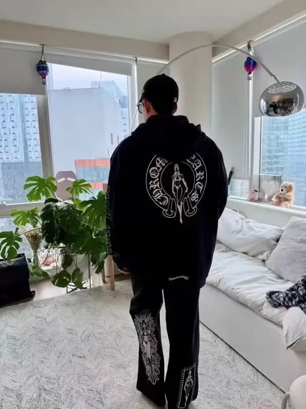 크롬하츠 × 데들리돌 콜라보 마상 지퍼 후디 상세 1
