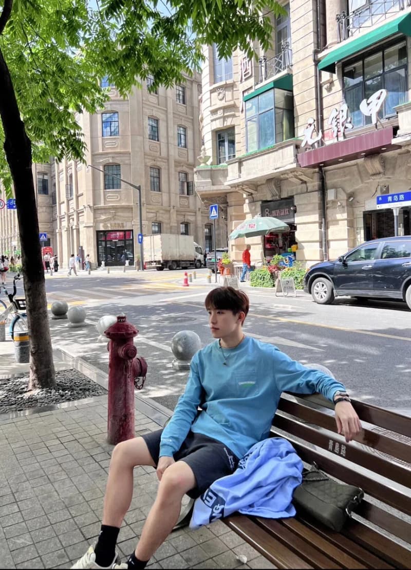 크롬하츠 세인트 바르트 한정 포켓 롱슬리브 (라이트 블루) 상세 1