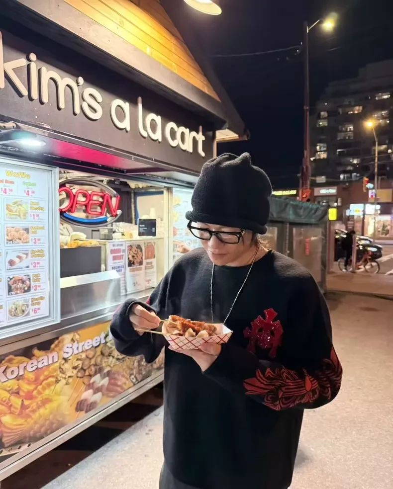 크롬하츠 크로스 패치 케이시미어 스웨터 (블랙/레드) 7